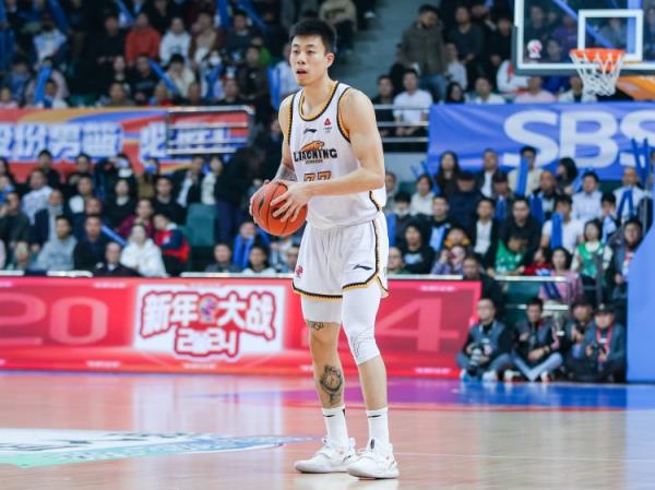 屋漏偏逢連夜雨！張鎮(zhèn)麟7中1僅得2分2板4助 末節(jié)受傷離場